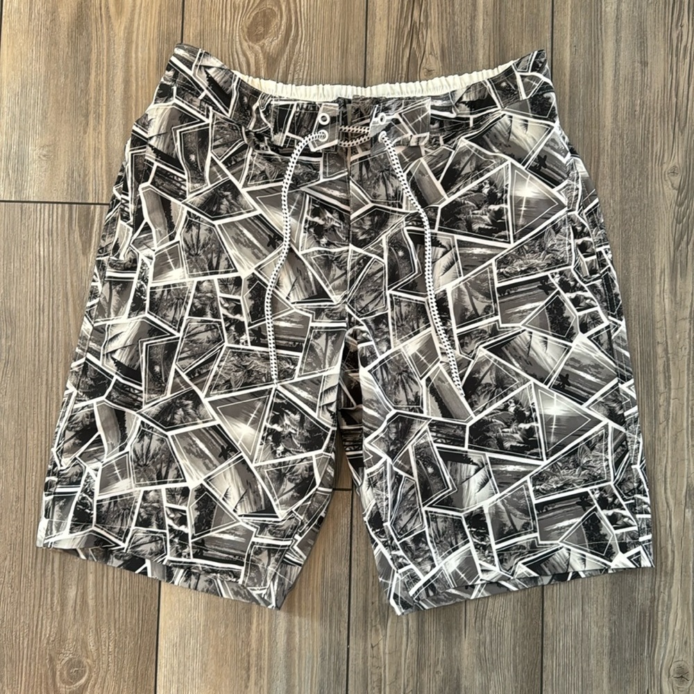 Aeropostale Photograph Boardshorts Size Small
